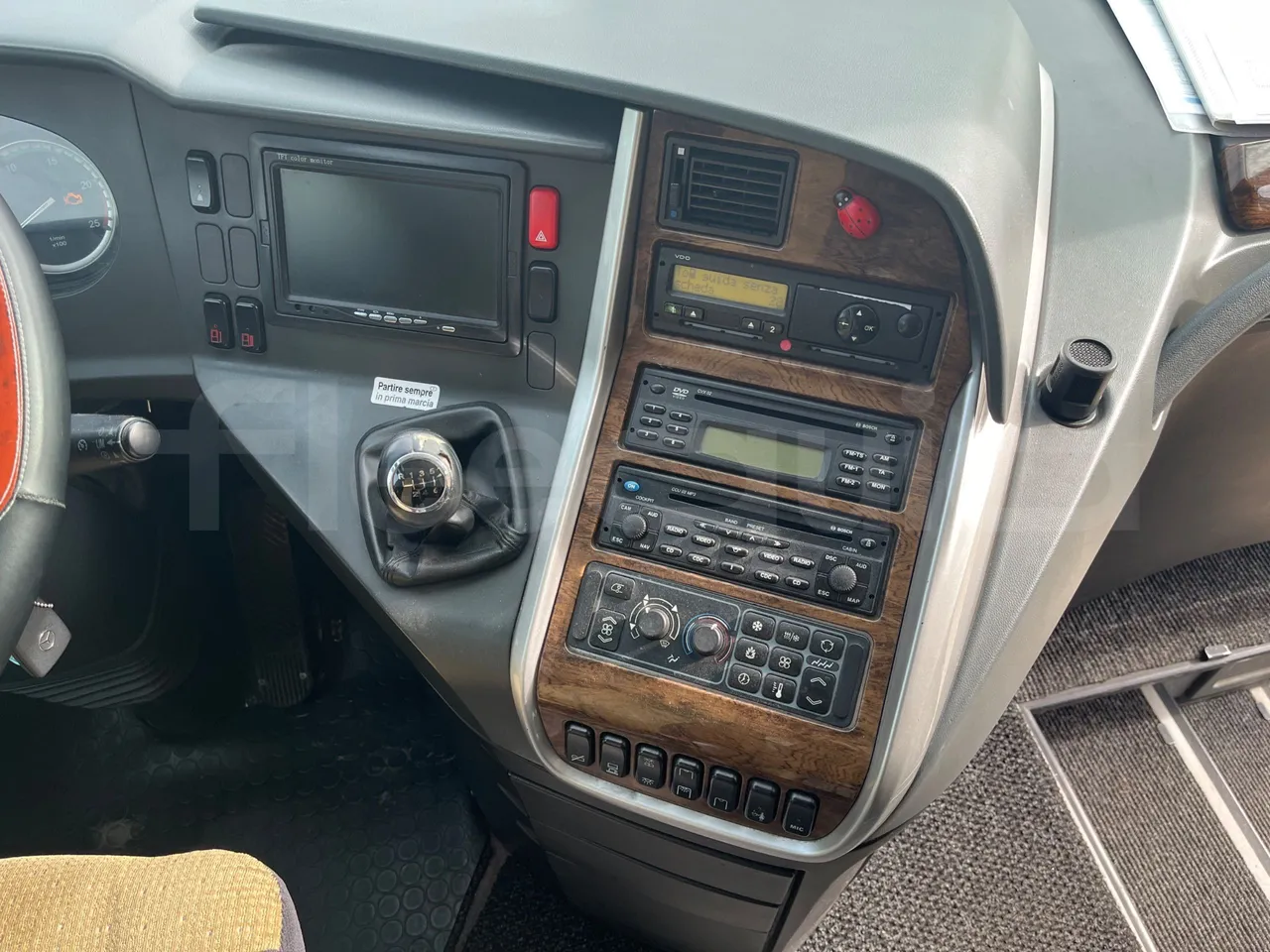 Mercedes-Benz Travego   Travego RHD M - Euro 5 - 315 kW - 13 mt - radio accessories photo