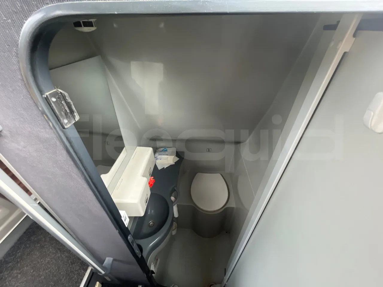 Mercedes-Benz Travego   Travego RHD M - Euro 5 - 315 kW - 13 mt - toilette accessories photo