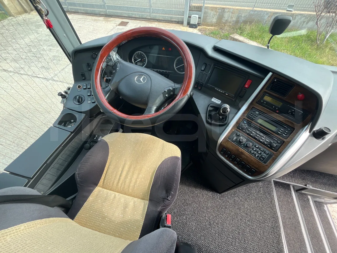 Mercedes-Benz Travego   Travego RHD M - Euro 5 - 315 kW - 13 mt - buttons panels on