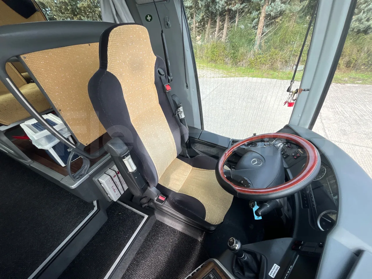 Mercedes-Benz Travego   Travego RHD M - Euro 5 - 315 kW - 13 mt - driver's seat photo