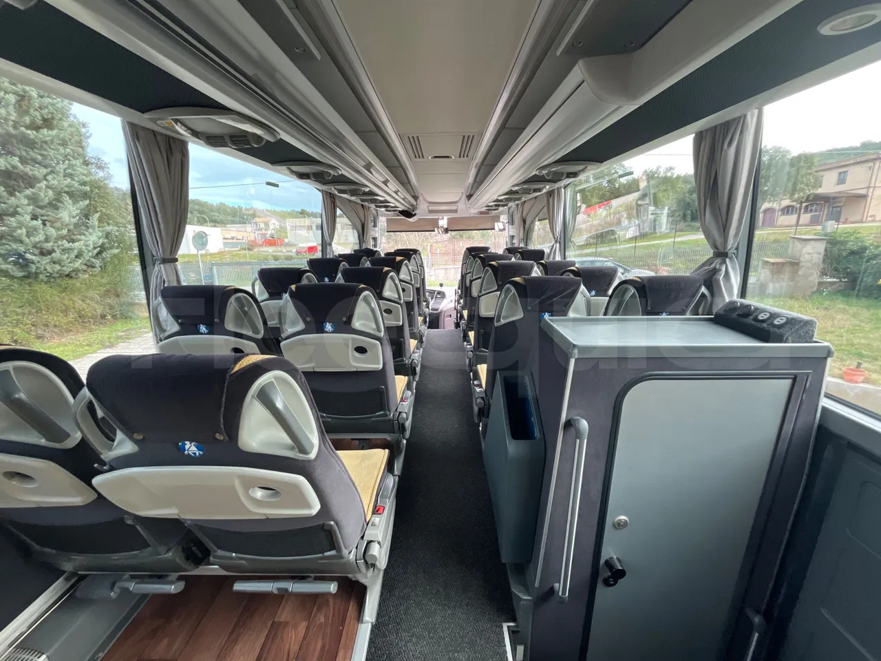 Mercedes-Benz Travego   Travego RHD M - Euro 5 - 315 kW - 13 mt - forward view middle aisle