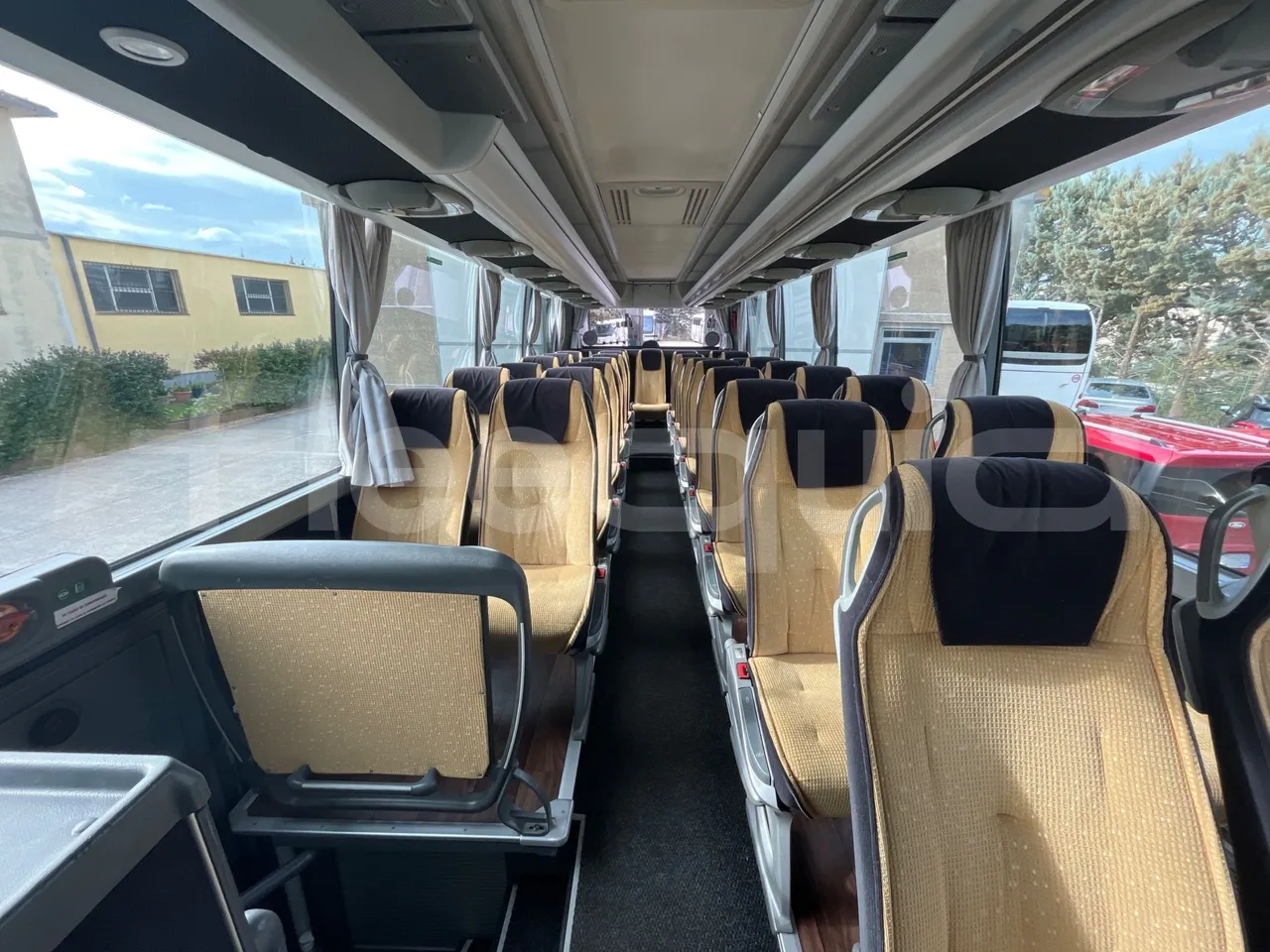 Mercedes-Benz Travego   Travego RHD M - Euro 5 - 315 kW - 13 mt - reverse view middle aisle