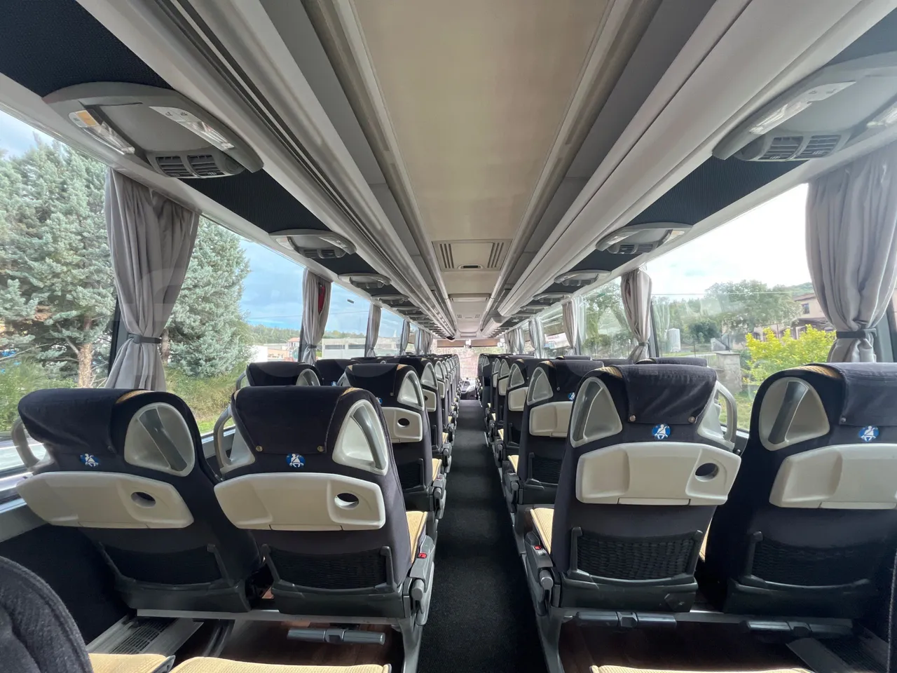 Mercedes-Benz Travego   Travego RHD M - Euro 5 - 315 kW - 13 mt - forward view all seats last row height