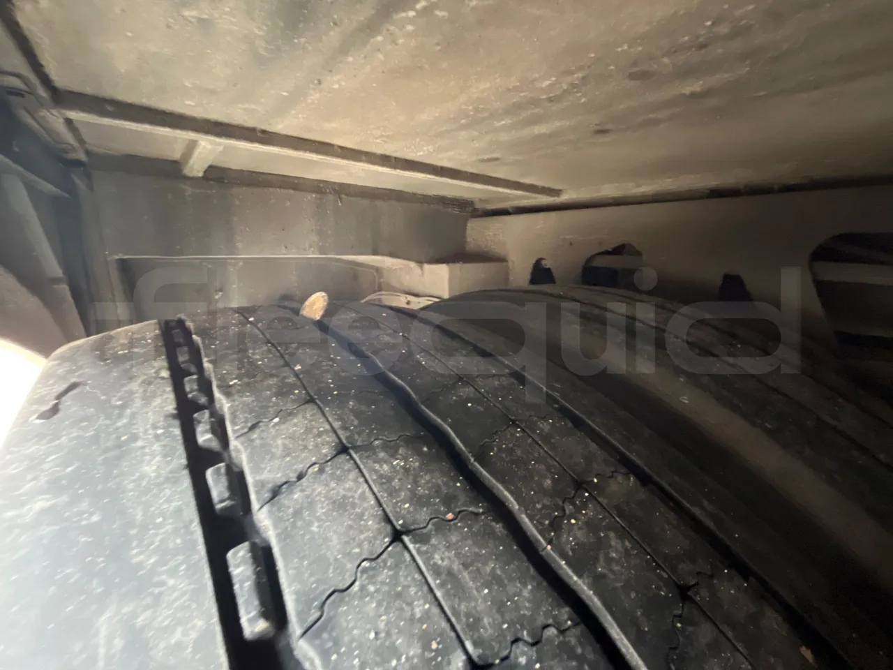 Mercedes-Benz Travego   Travego RHD M - Euro 5 - 315 kW - 13 mt - tread condition front tires left