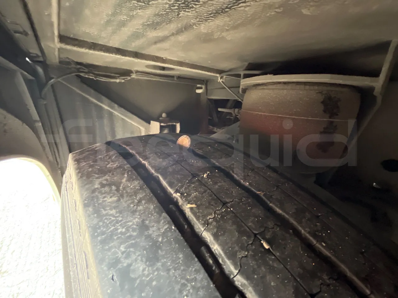 Mercedes-Benz Travego   Travego RHD M - Euro 5 - 315 kW - 13 mt - tread condition second axle tires left