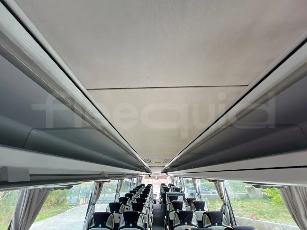 Mercedes-Benz Travego   Travego RHD M - Euro 5 - 315 kW - 13 mt - overhead compartments photo