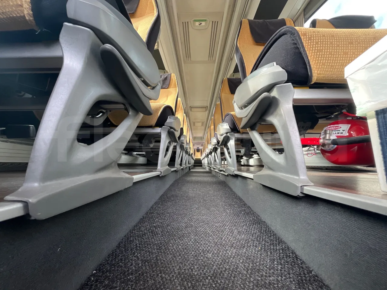 Mercedes-Benz Travego   Travego RHD M - Euro 5 - 315 kW - 13 mt - hostess seat photo