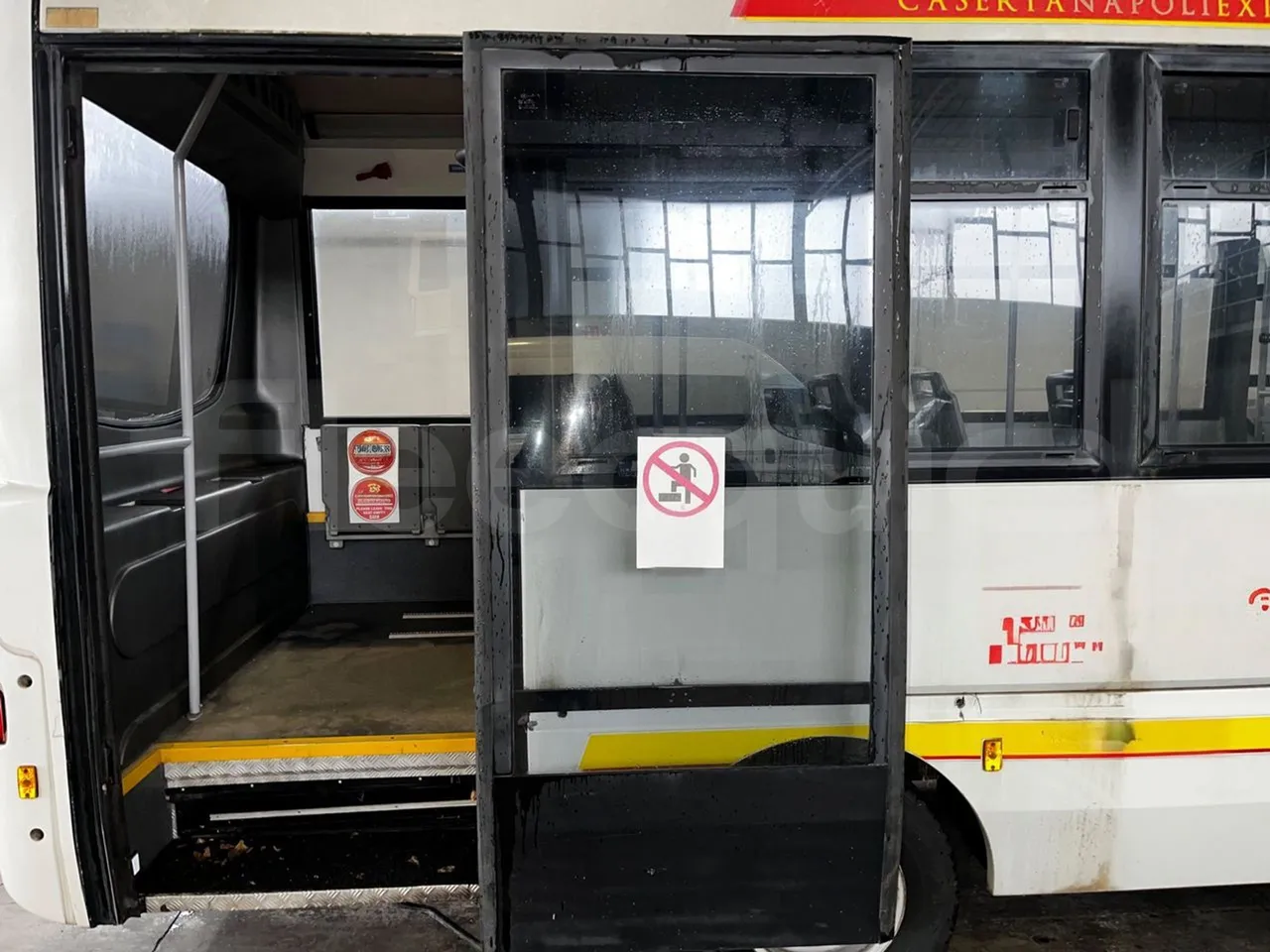 Iveco Cacciamali 65CNG/70 - EUR3 - 78kW - 6.770m - front door 2 open