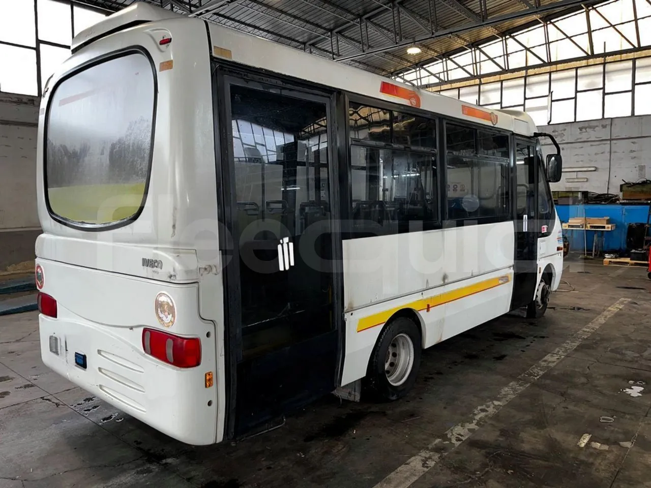 Iveco Cacciamali 65CNG/70 - EUR3 - 78kW - 6.770m - 3/4 right rear doors closed