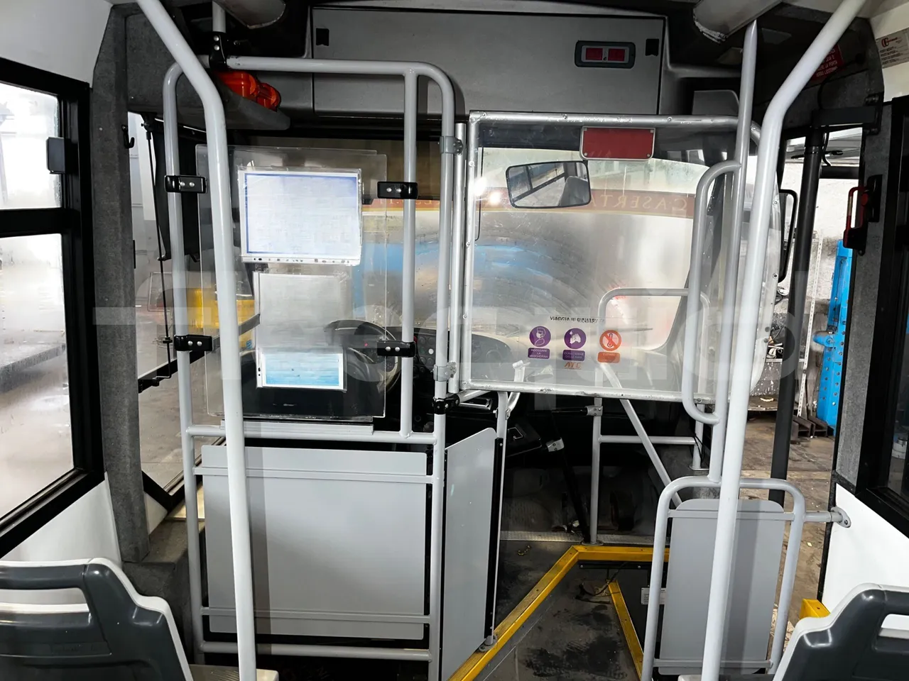 Iveco Cacciamali 65CNG/70 - EUR3 - 78kW - 6.770m - armrest detail photo