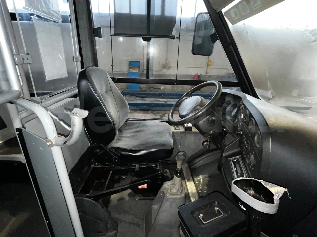 Iveco Cacciamali 65CNG/70 - EUR3 - 78kW - 6.770m - driver's seat photo