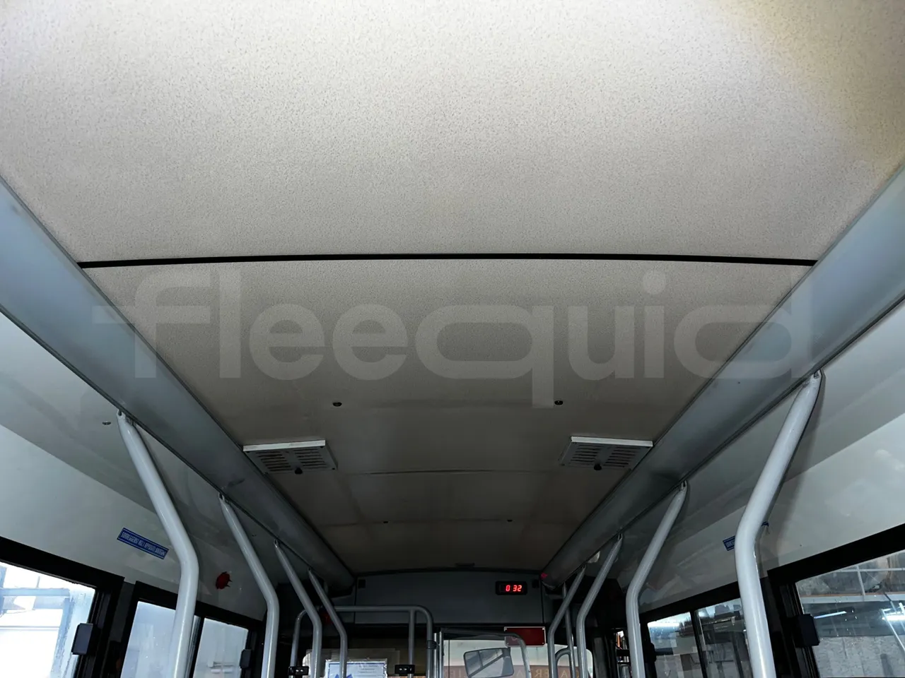 Iveco Cacciamali 65CNG/70 - EUR3 - 78kW - 6.770m - overhead compartments photo