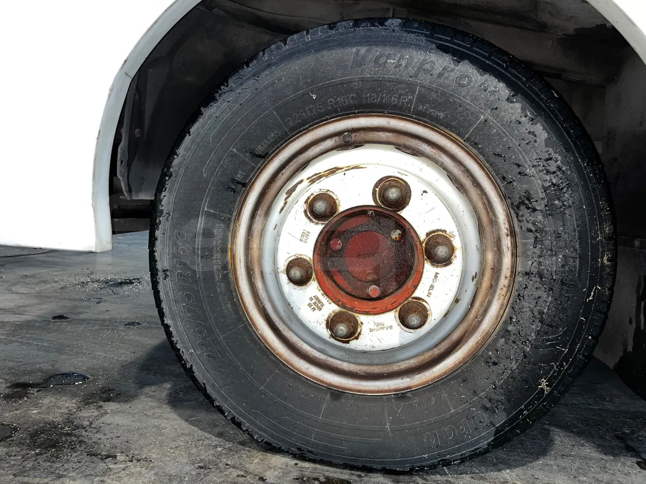 Iveco Cacciamali 65CNG/70 - EUR3 - 78kW - 6.770m - front left tire measurements