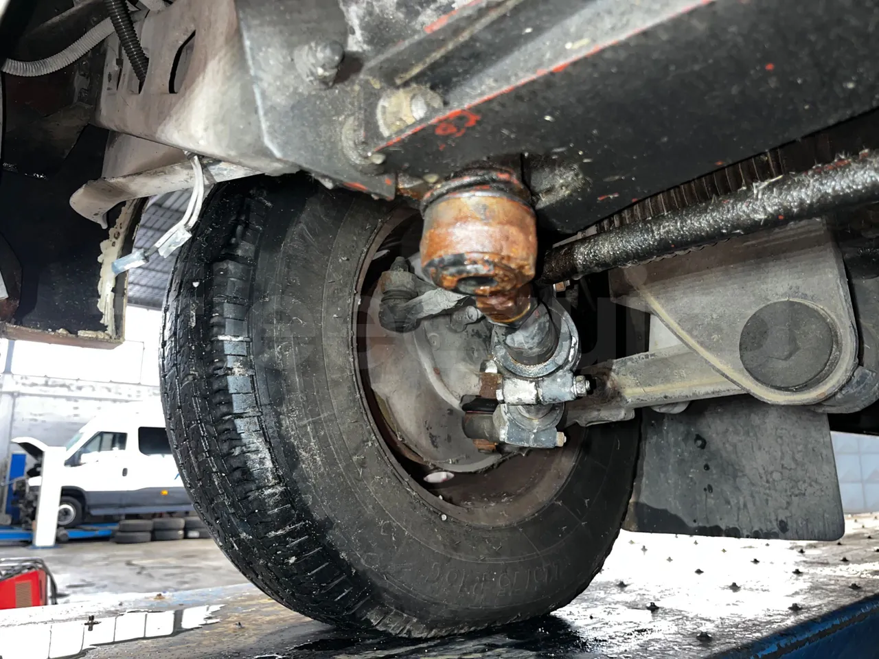 Iveco Cacciamali 65CNG/70 - EUR3 - 78kW - 6.770m - front axle right side