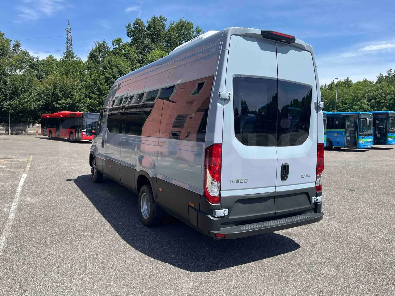 Iveco Daily - 3/4 left rear side