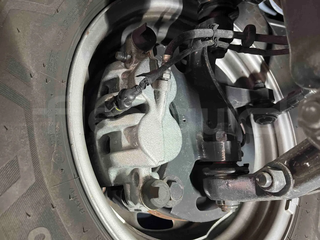 Iveco Daily - front brake calipers left
