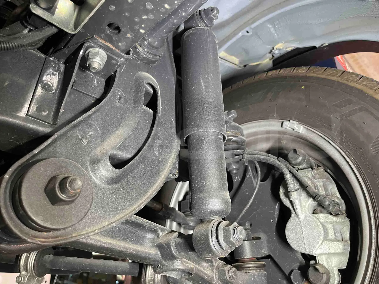 Iveco Daily - front shock absorbers right