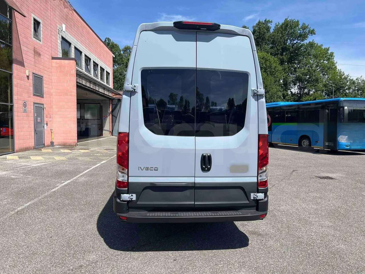 Iveco Daily - rear hatch closed
