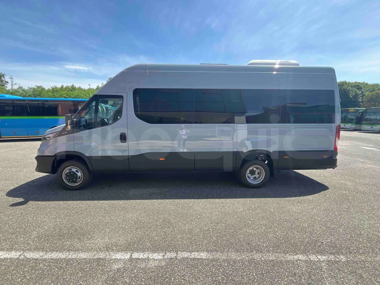 Iveco Daily - left side photo
