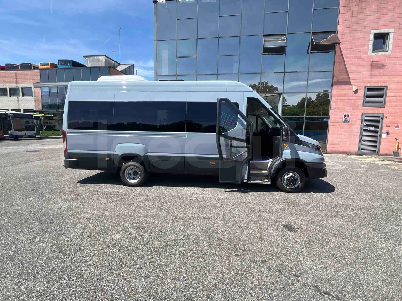 Iveco Daily - right side doors open