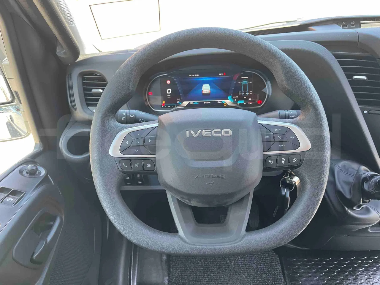 Iveco Daily - steering wheel photo