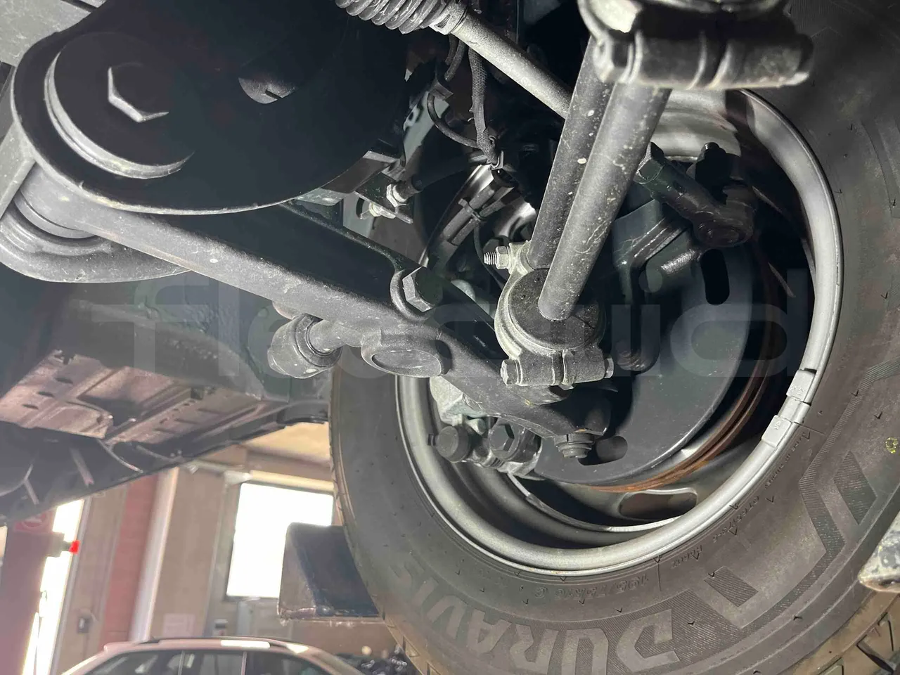 Iveco Daily - front axle left side