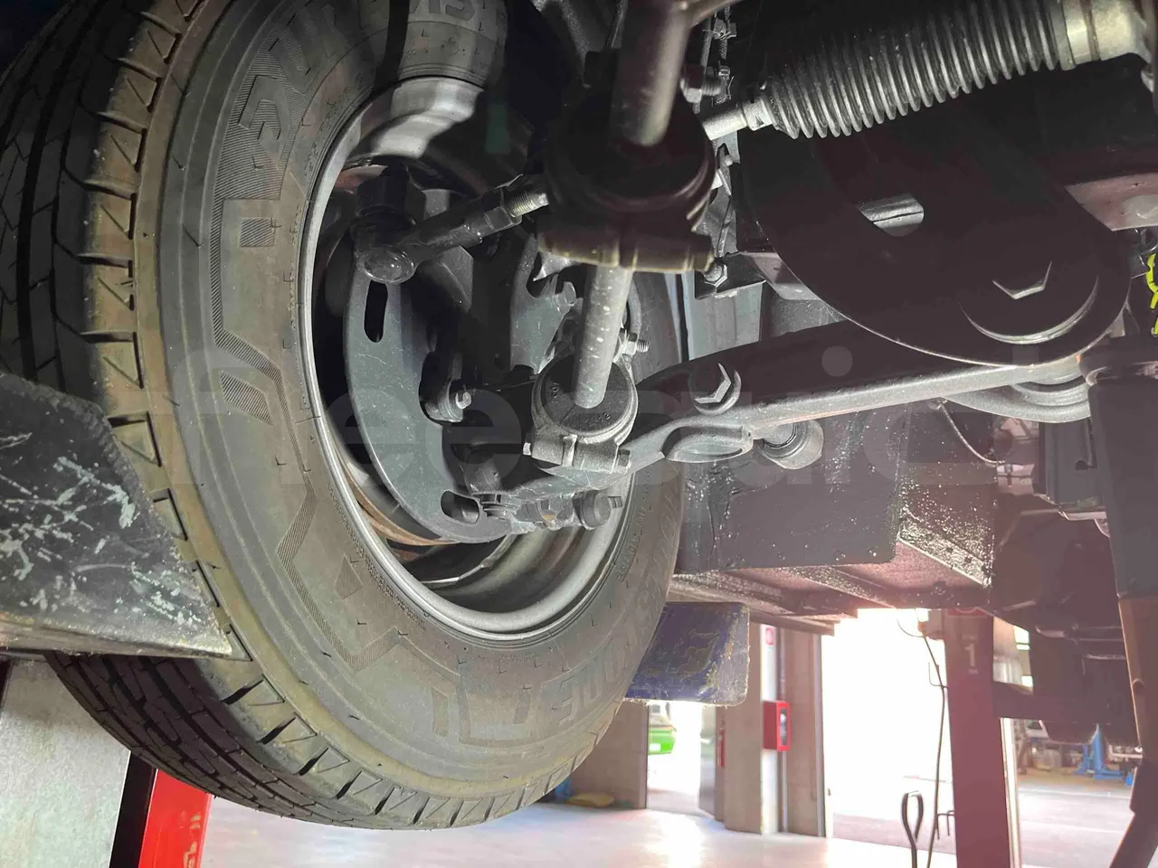 Iveco Daily - front axle right side
