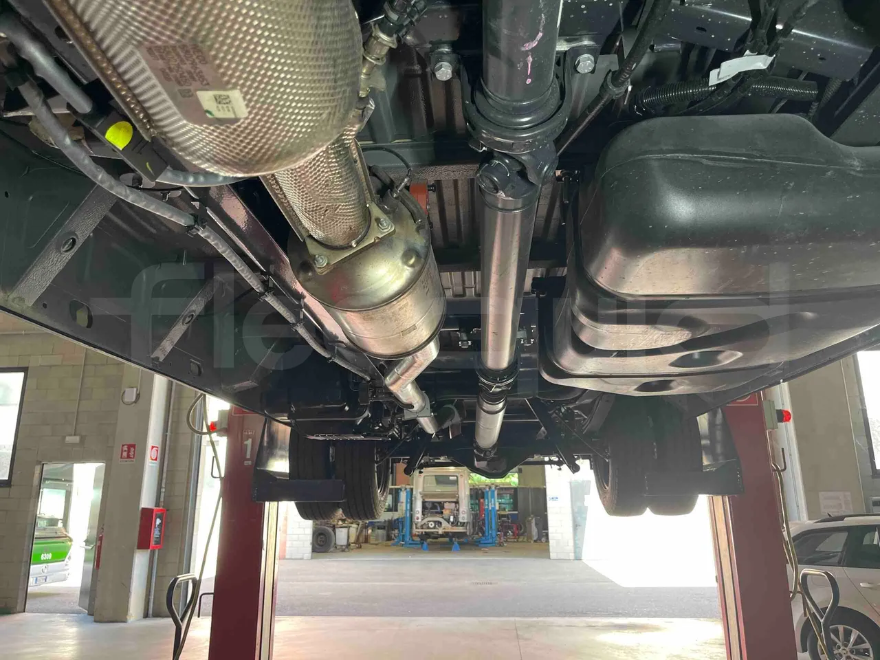 Iveco Daily - central undercarriage photo