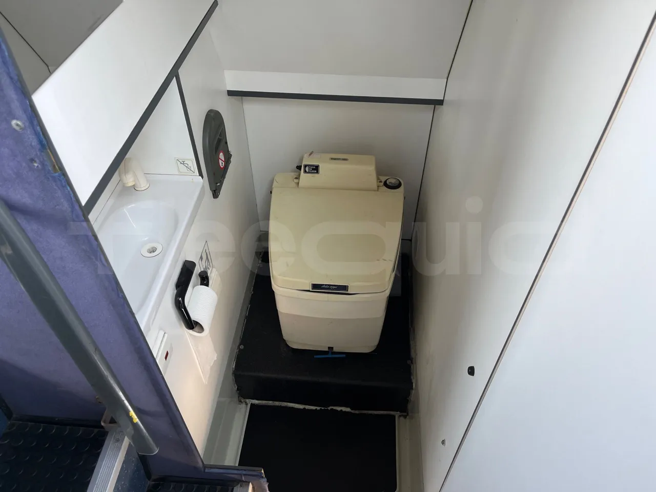 Bova B V Futura FHD 15 430 - EUR4 - 315kW - 12.7m - toilette accessories photo