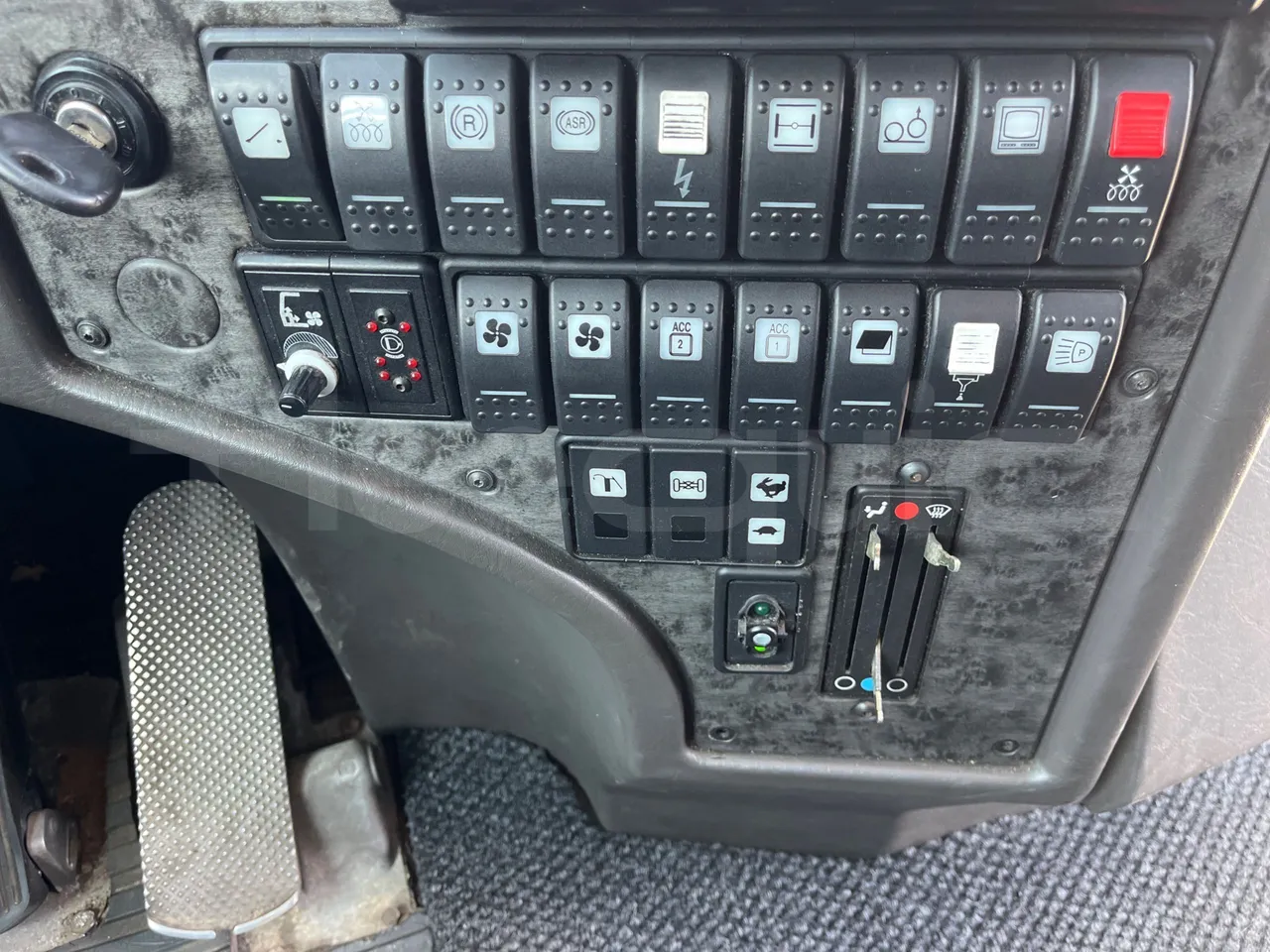 Bova B V Futura FHD 15 430 - EUR4 - 315kW - 12.7m - onboard devices 1