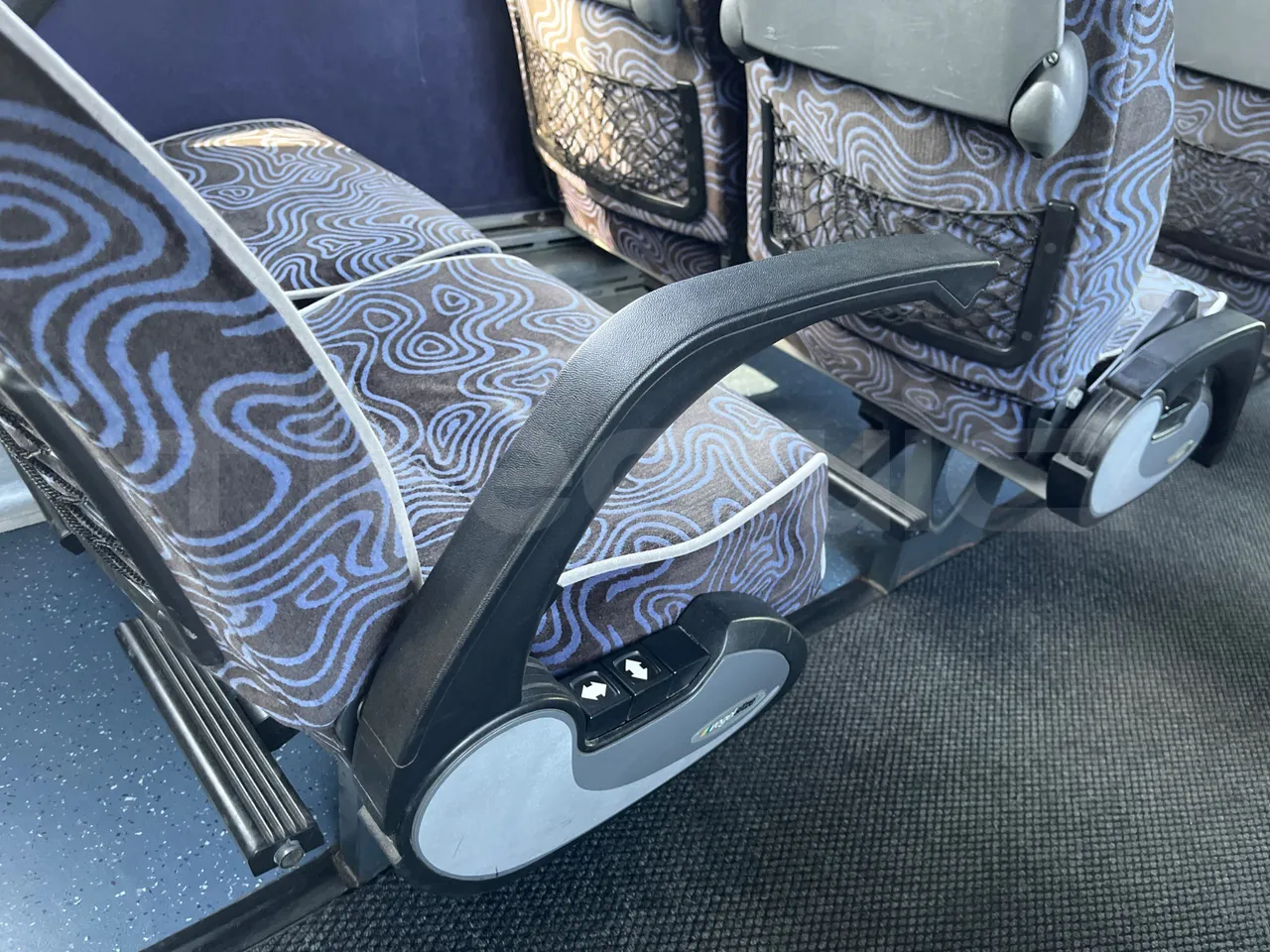 Bova B V Futura FHD 15 430 - EUR4 - 315kW - 12.7m - armrest detail photo