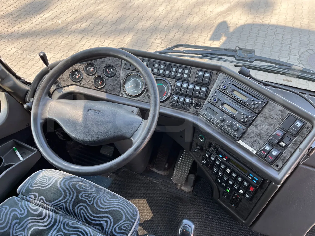 Bova B V Futura FHD 15 430 - EUR4 - 315kW - 12.7m - buttons panels on