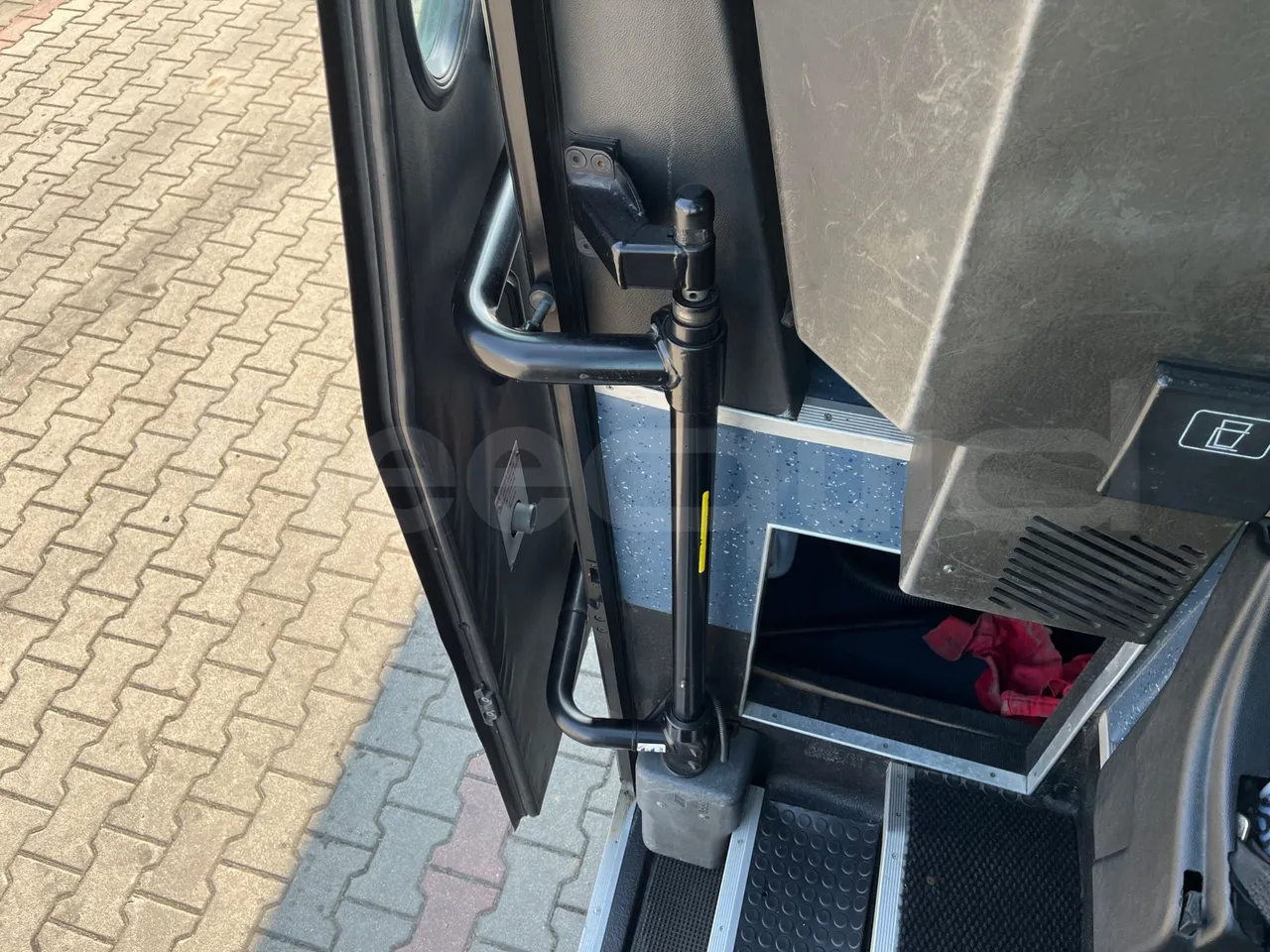 Bova B V Futura FHD 15 430 - EUR4 - 315kW - 12.7m - door mechanism photo