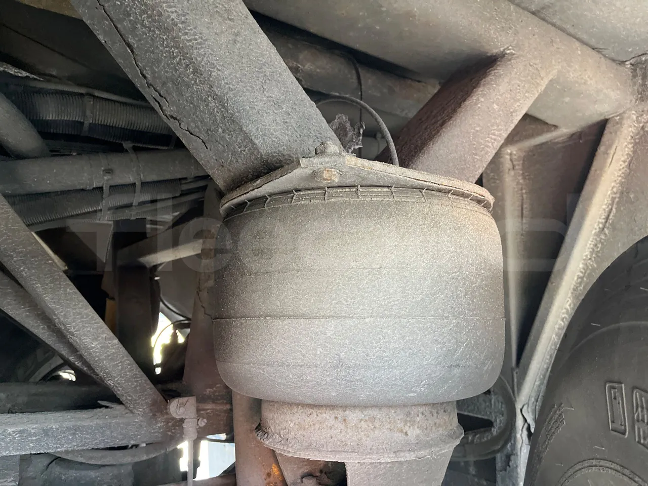 Bova B V Futura FHD 15 430 - EUR4 - 315kW - 12.7m - front air springs left