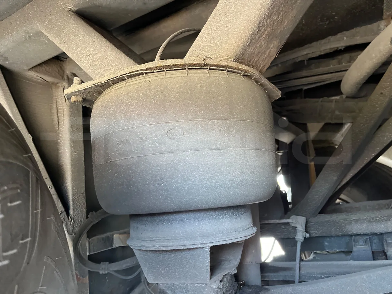 Bova B V Futura FHD 15 430 - EUR4 - 315kW - 12.7m - front air springs right