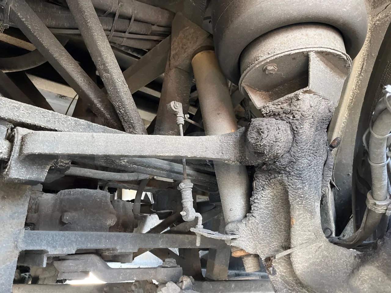 Bova B V Futura FHD 15 430 - EUR4 - 315kW - 12.7m - front shock absorbers left