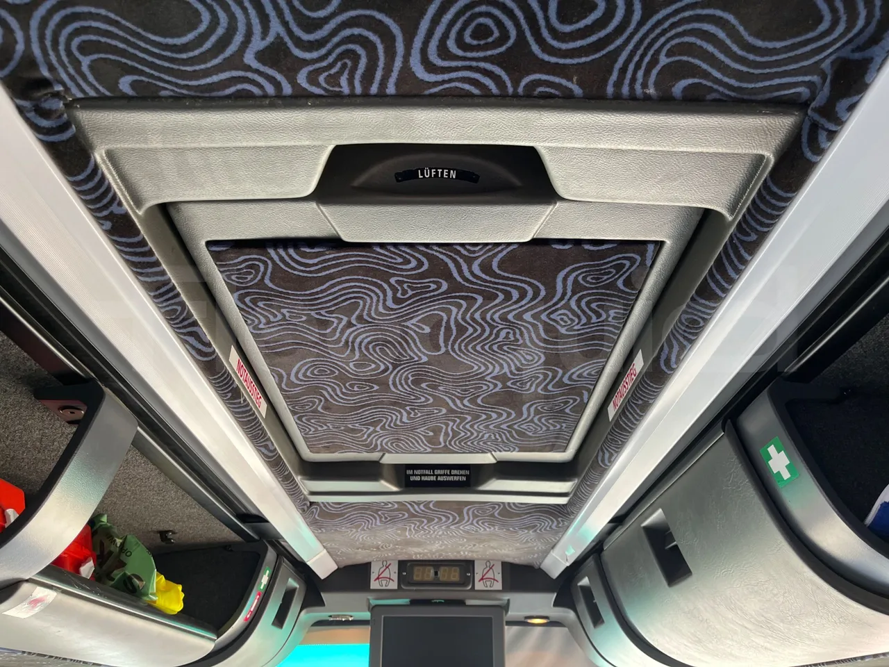 Bova B V Futura FHD 15 430 - EUR4 - 315kW - 12.7m - roof hatch 1