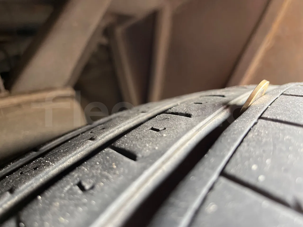 Bova B V Futura FHD 15 430 - EUR4 - 315kW - 12.7m - tread condition front tires left