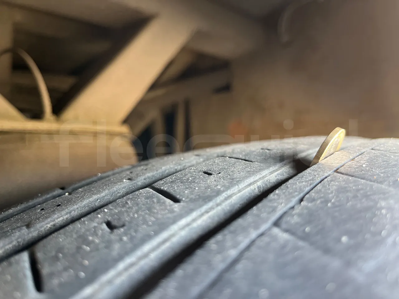 Bova B V Futura FHD 15 430 - EUR4 - 315kW - 12.7m - tread condition front tires right