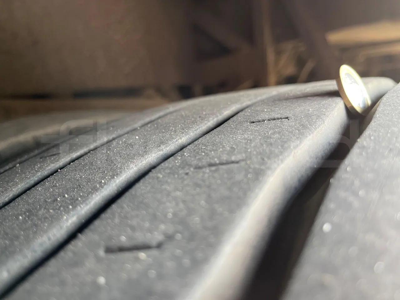 Bova B V Futura FHD 15 430 - EUR4 - 315kW - 12.7m - tread condition second axle tires left