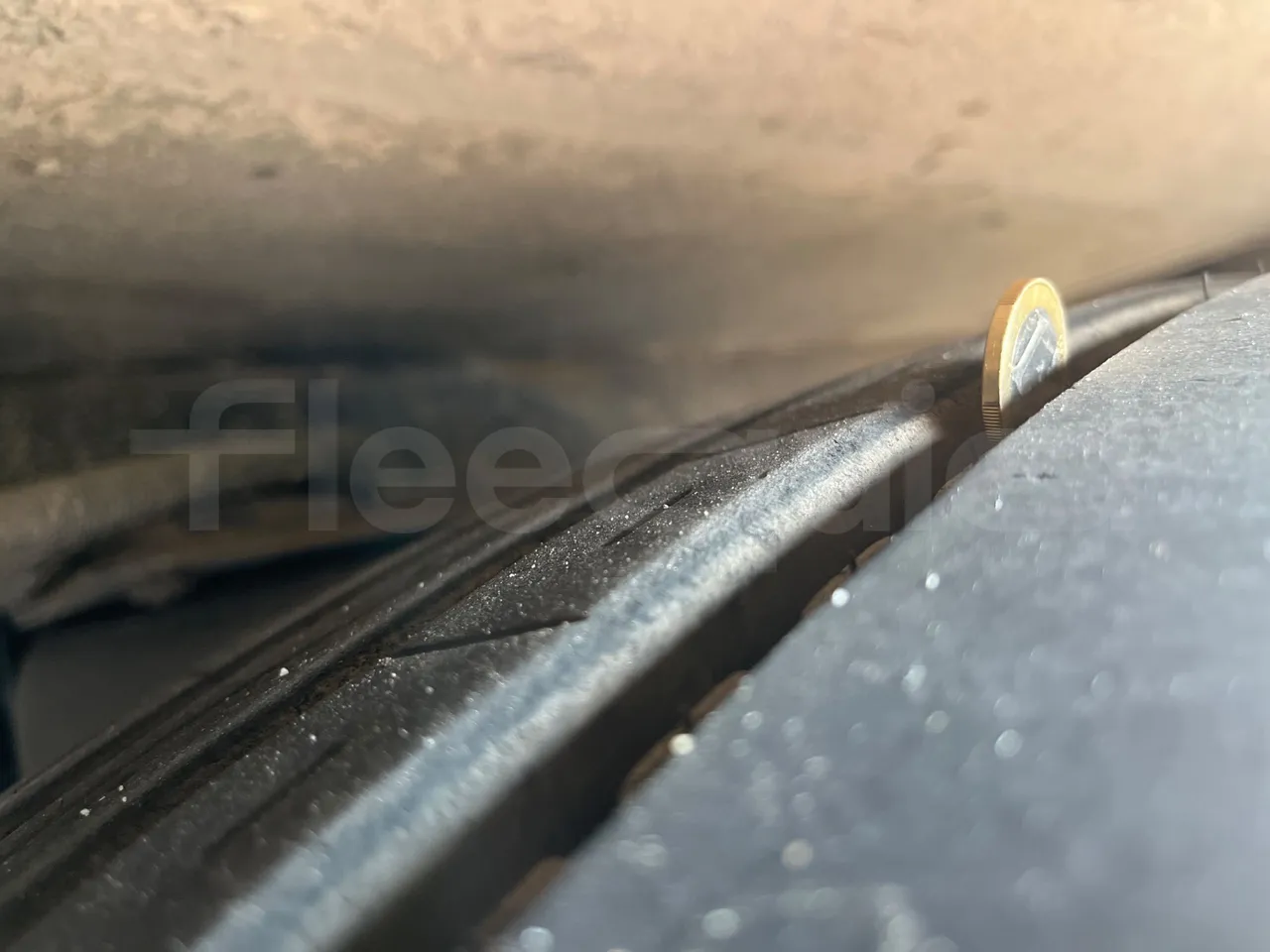 Bova B V Futura FHD 15 430 - EUR4 - 315kW - 12.7m - tread condition third axle tires left