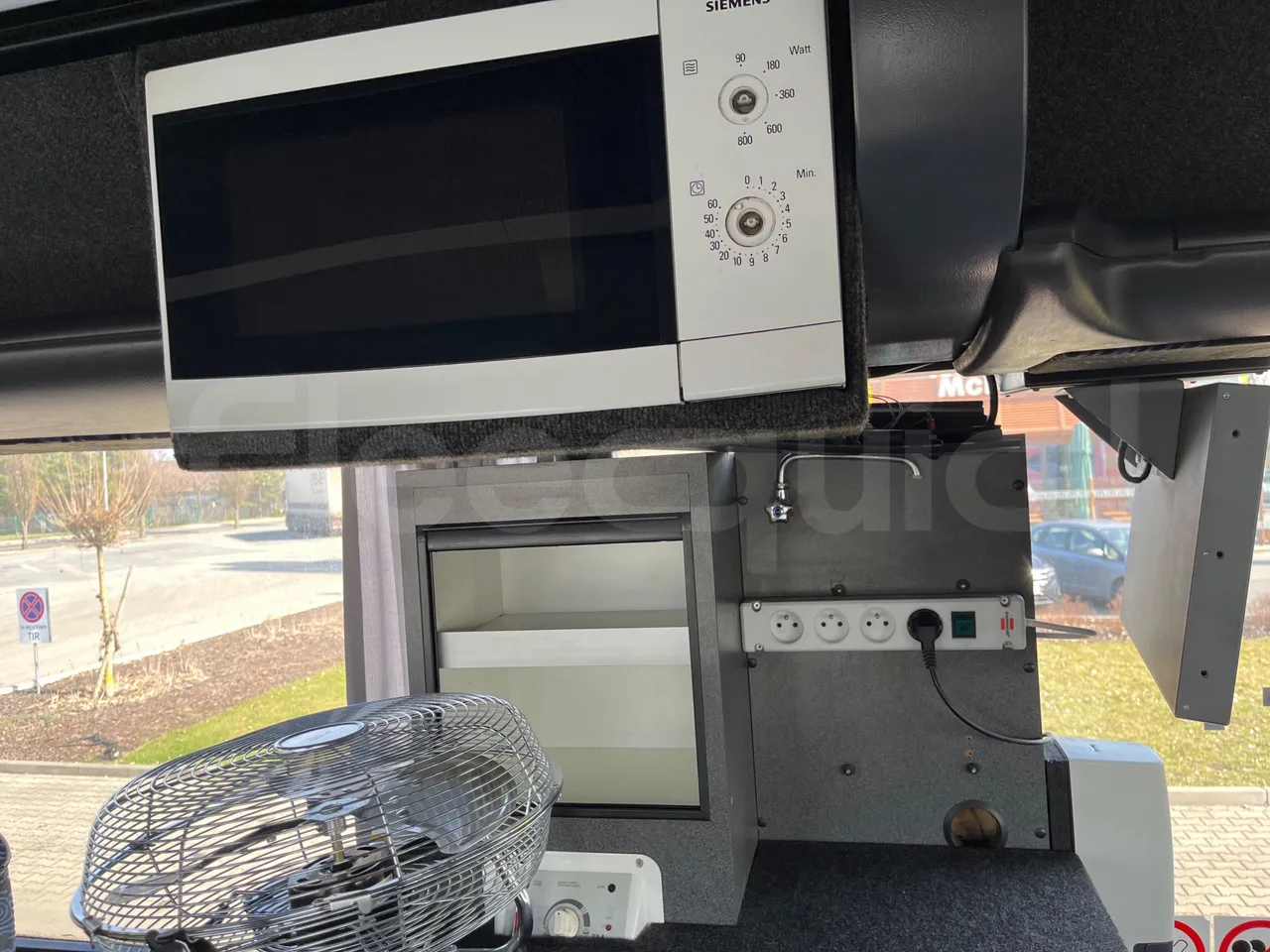 Bova B V Futura FHD 15 430 - EUR4 - 315kW - 12.7m - power outlets detail