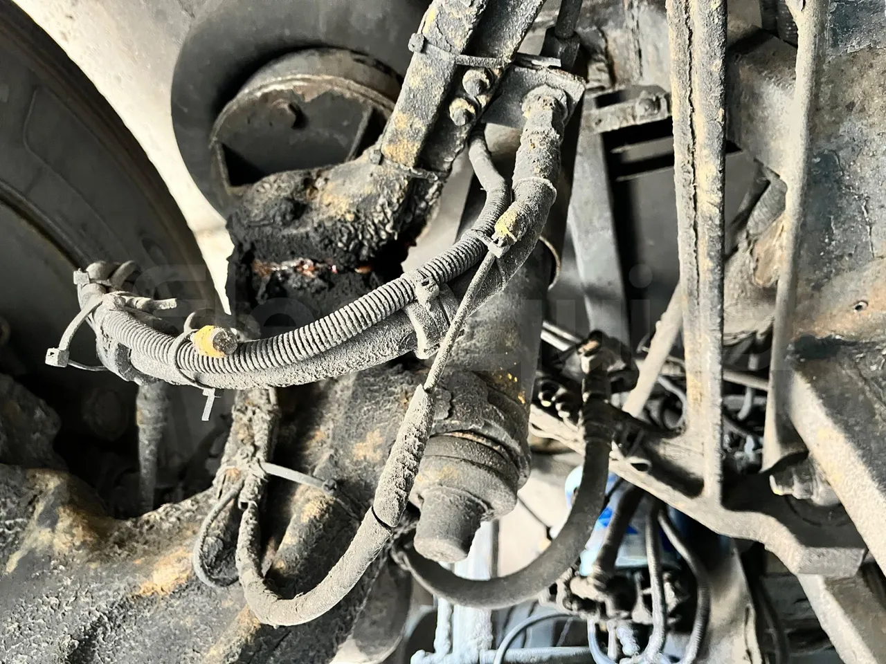 Bova B V Futura FHD 15 430 - EUR4 - 315kW - 12.7m - axel 3 shock absorbers 1 left