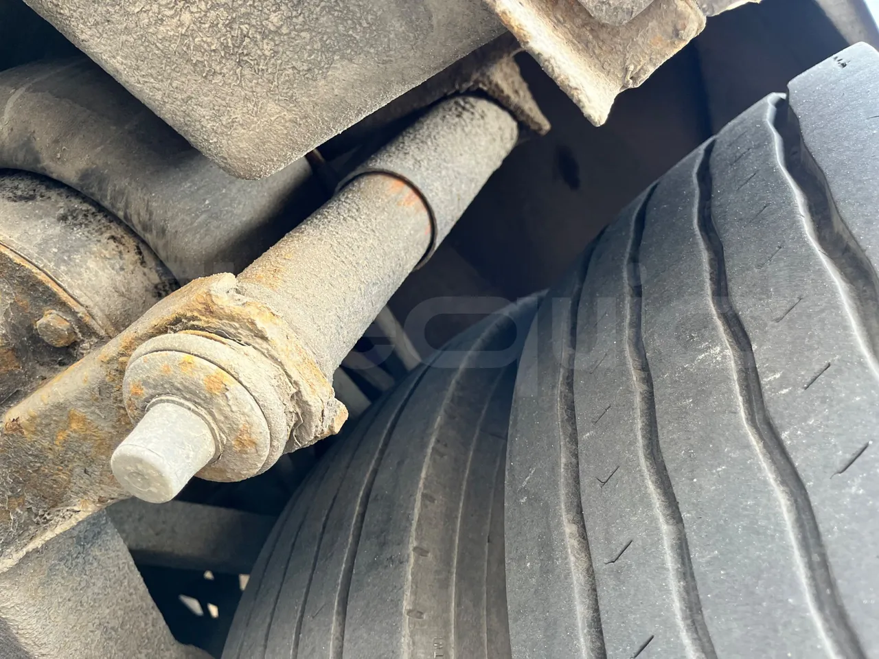 Bova B V Futura FHD 15 430 - EUR4 - 315kW - 12.7m - axle 2 shock absorbers 1 left