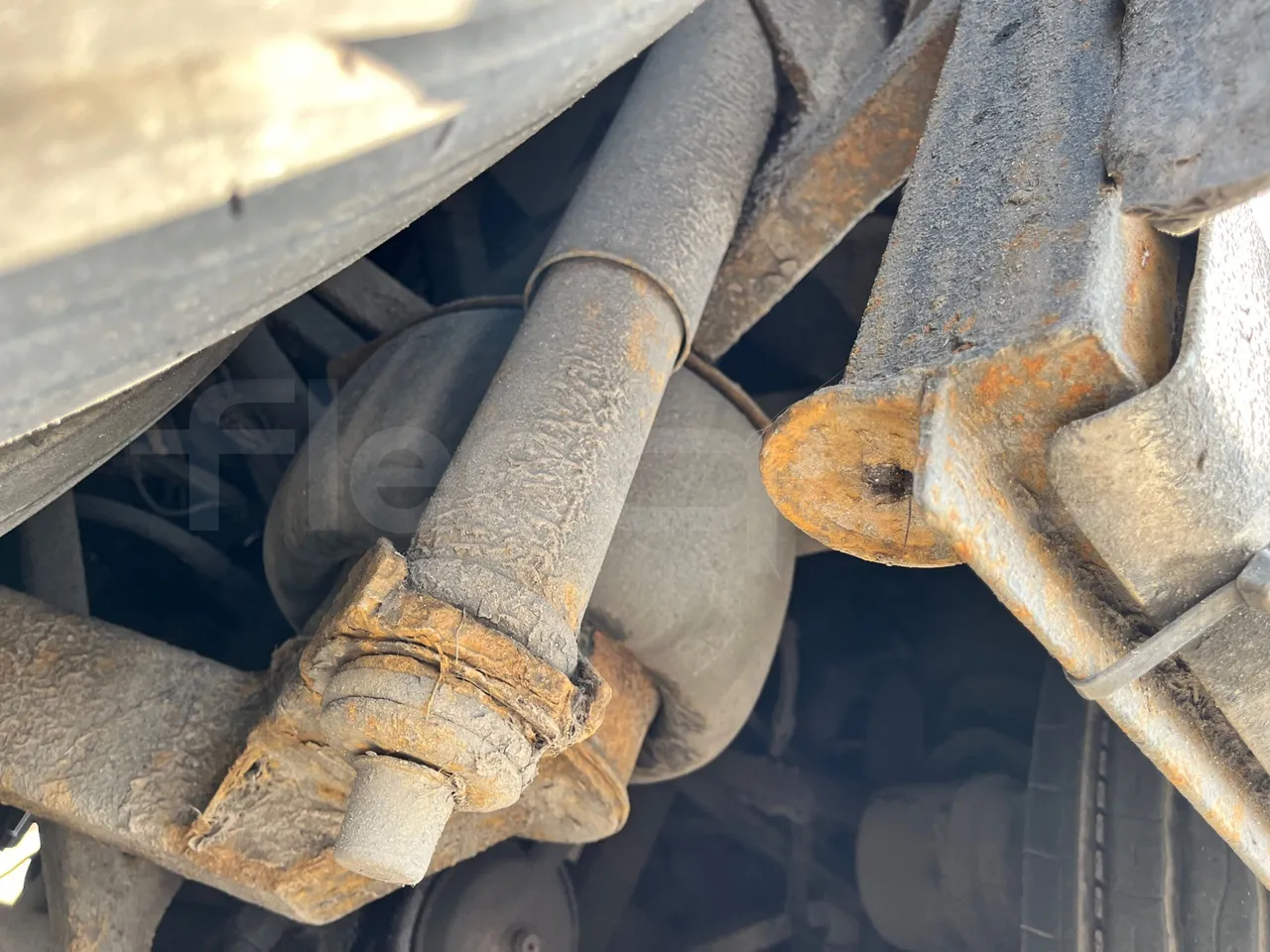 Bova B V Futura FHD 15 430 - EUR4 - 315kW - 12.7m - axle 2 shock absorbers 2 left