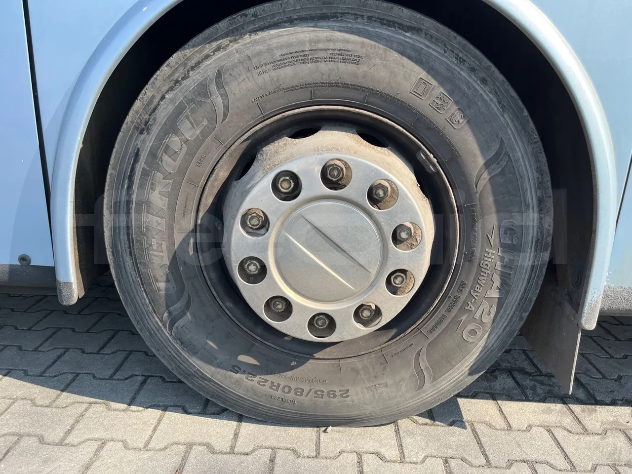 Bova B V Futura FHD 15 430 - EUR4 - 315kW - 12.7m - front left tire measurements