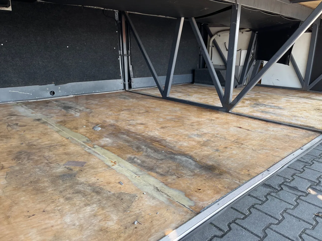 Bova B V Futura FHD 15 430 - EUR4 - 315kW - 12.7m - under carpet photo