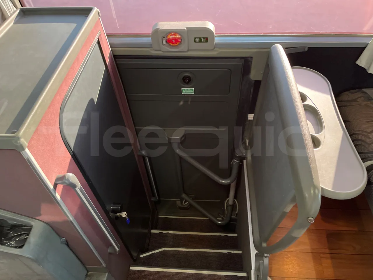 Mercedes-Benz Tourismo 632 02 - Euro6 - 315kW - 12.960mt - jack and driver keys