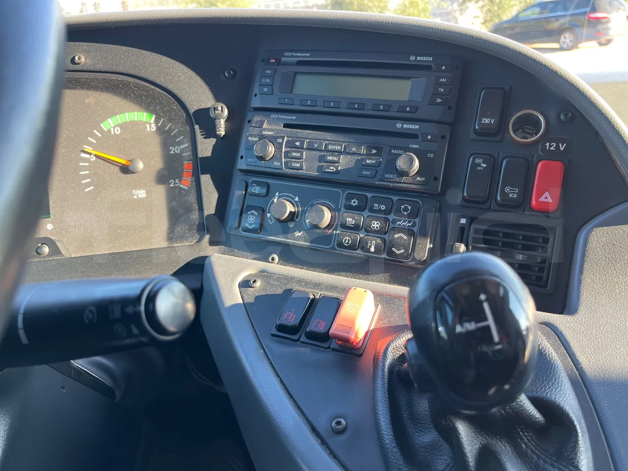 Mercedes-Benz Tourismo 632 02 - Euro6 - 315kW - 12.960mt - radio accessories photo