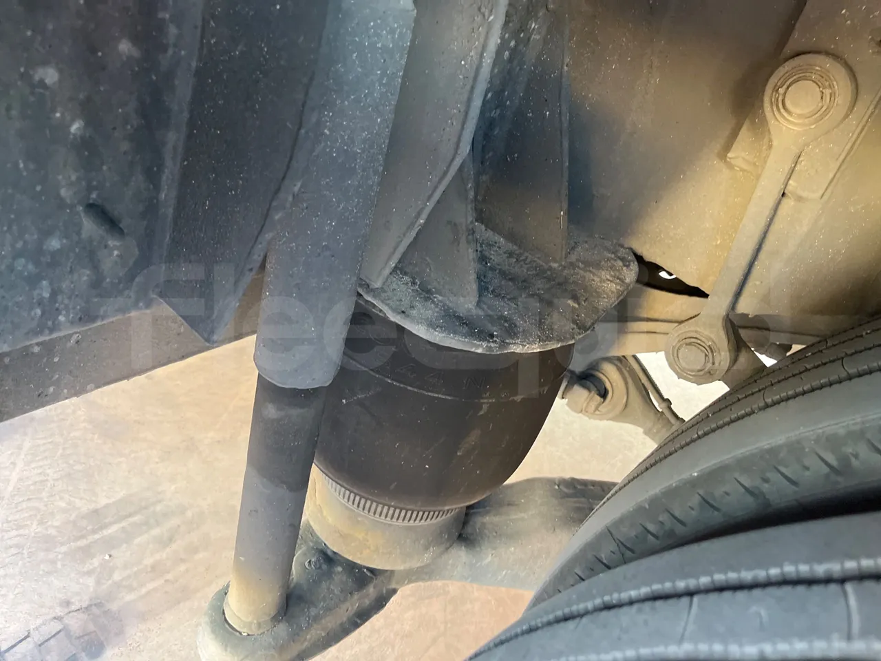 Mercedes-Benz Tourismo 632 02 - Euro6 - 315kW - 12.960mt - axel 2 air springs 1 right